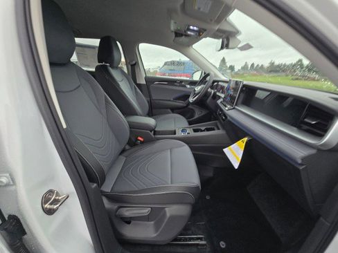 New 2026 Volkswagen Tiguan SE image 12