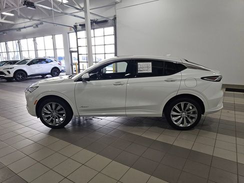 Used 2026 Buick Envista Avenir image 2