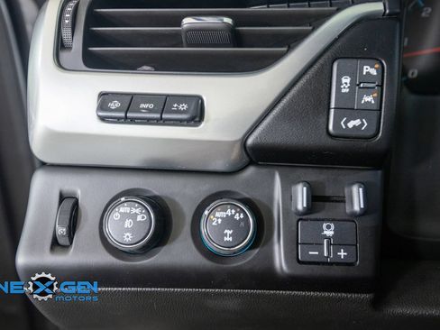 Used 2020 Chevrolet Tahoe Premier AWD/4WD image 14