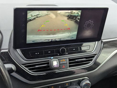 Used 2023 Nissan Altima 2.5 SR w/ SR Premium Package image 12