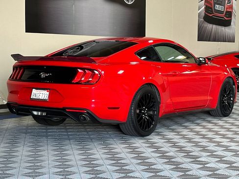 Used 2018 Ford Mustang Coupe image 4