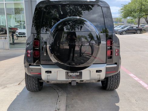 Used 2024 Land Rover Defender 110 S image 9