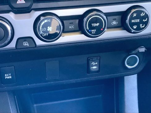 Used 2018 Toyota Tacoma SR w/ SR Convenience Package AWD/4WD image 34