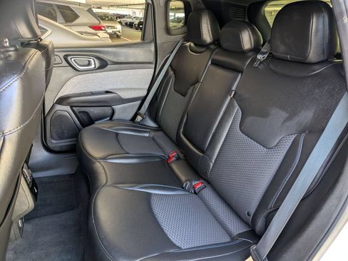 Used 2025 Jeep Compass Latitude w/ Sun & Sound Group AWD/4WD image 24