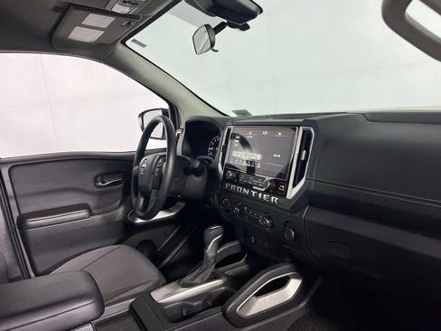 Used 2025 Nissan Frontier SV image 26