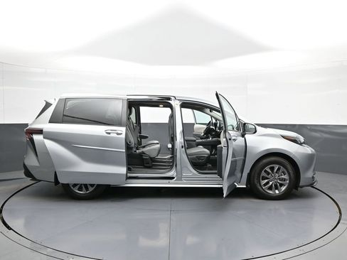 Certified 2024 Toyota Sienna XLE AWD/4WD image 44