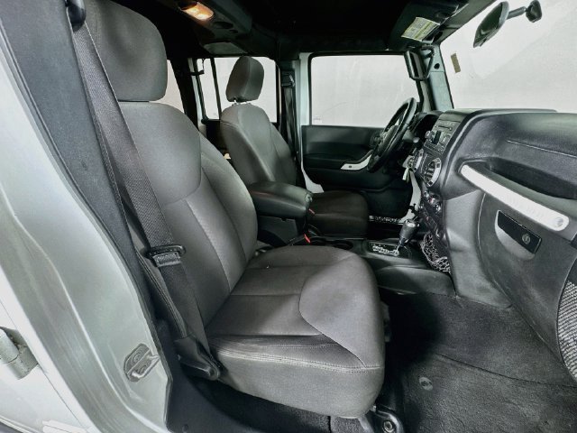 Used 2017 Jeep Wrangler Unlimited Sport w/ Connectivity Group AWD/4WD image 28