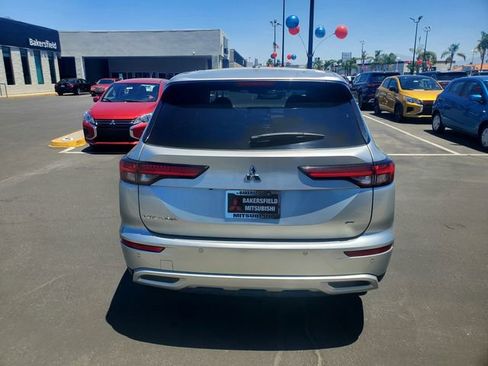 Used 2024 Mitsubishi Outlander SE image 10