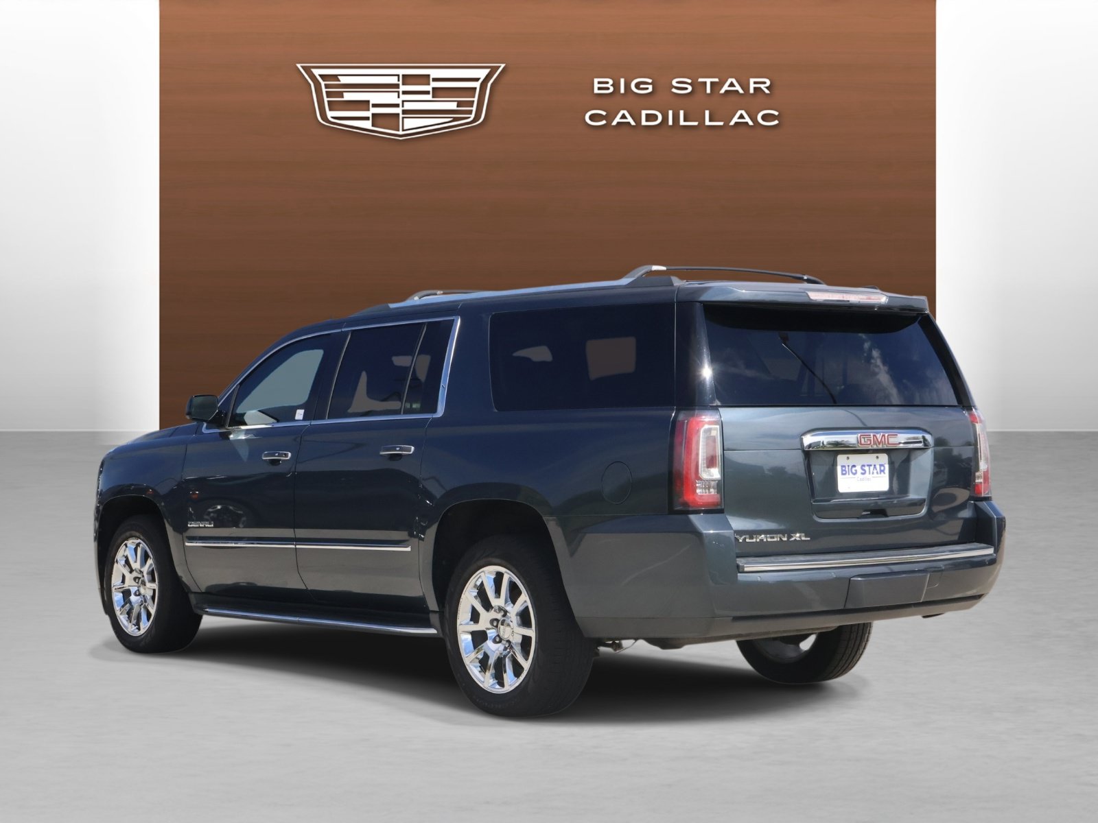 Used 2019 GMC Yukon XL Denali w/ Open Road Package RWD image 3