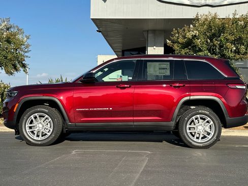 New 2025 Jeep Grand Cherokee Laredo X w/ Luxury Tech Group I image 7