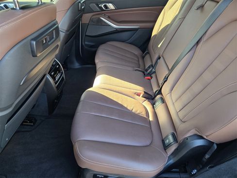 Used 2021 BMW X7 xDrive40i w/ Premium Package image 28