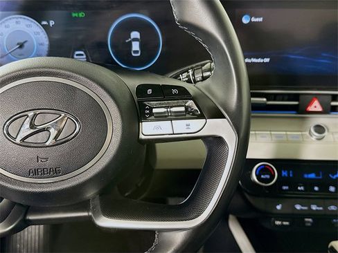 Used 2022 Hyundai Elantra Limited image 10