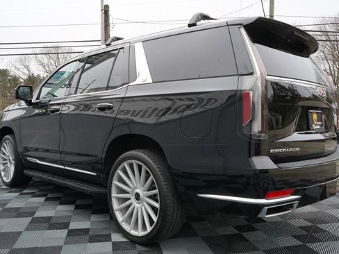 Used 2022 Cadillac Escalade Luxury AWD/4WD image 10