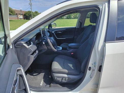 Used 2023 Toyota RAV4 XLE FWD image 5