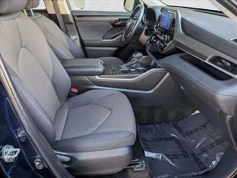 Used 2025 Toyota Highlander LE image 21