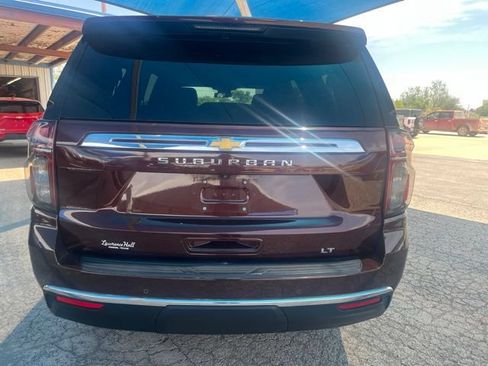 Used 2023 Chevrolet Suburban LT w/ Luxury Package RWD image 5