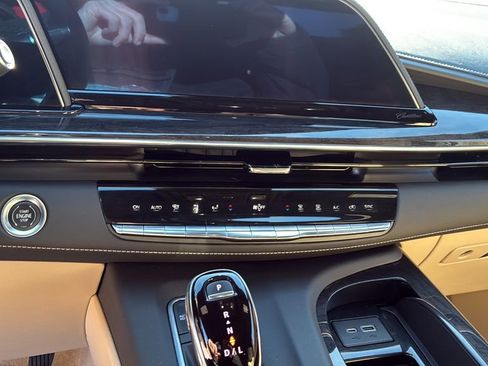 Used 2022 Cadillac Escalade Premium Luxury w/ Performance Package image 9