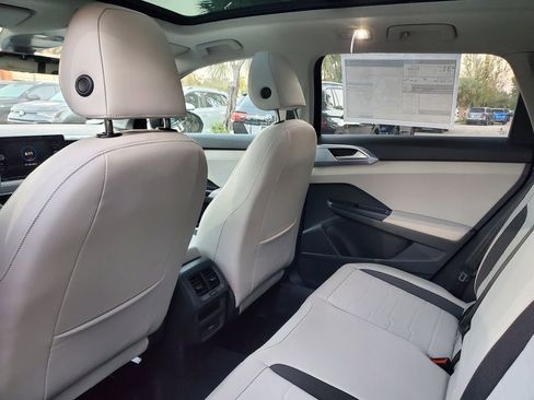 New 2026 Volkswagen Taos SE image 5