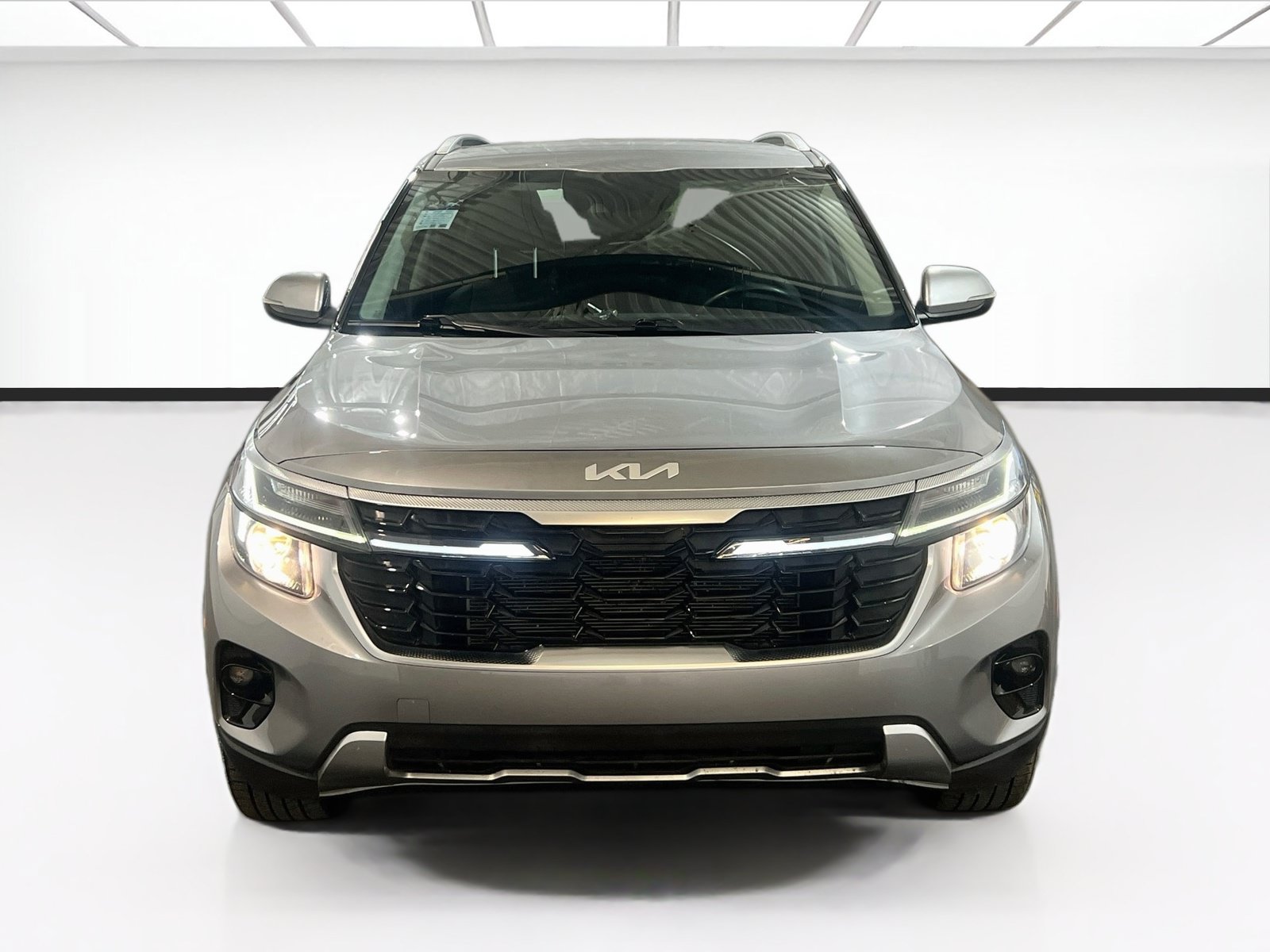Used 2025 Kia Seltos S FWD image 2
