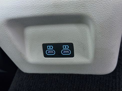 Used 2025 Genesis G70 2.5T RWD image 42