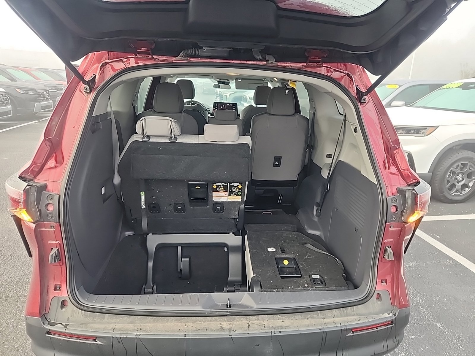 Used 2023 Toyota Sienna LE AWD/4WD image 18
