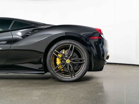 Used 2017 Ferrari 488 GTB RWD image 13