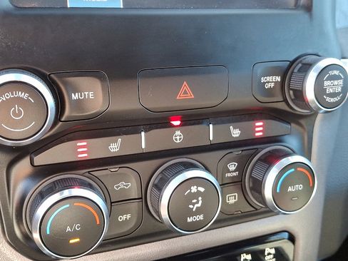 Used 2022 RAM 1500 Big Horn AWD/4WD image 11