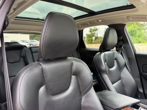 Certified 2024 Volvo XC60 B5 Plus w/ Climate Package AWD/4WD image 11