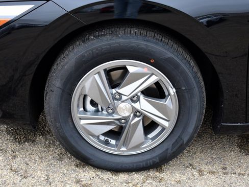 New 2026 Hyundai Elantra SE image 6