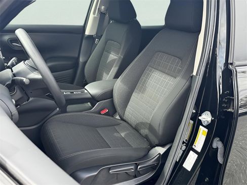 Certified 2025 Honda HR-V LX image 29