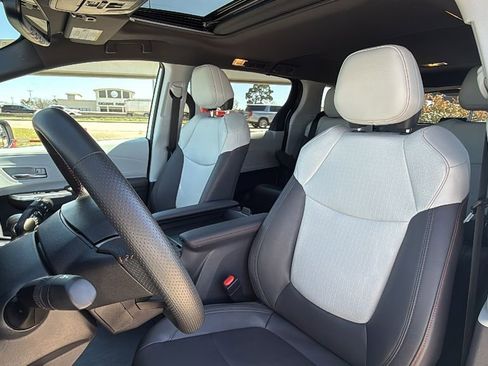 Used 2024 Toyota Sienna XSE w/ XSE Plus Package image 15