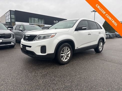 Used 2014 Kia Sorento LX image 2
