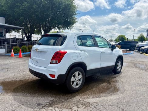 Used 2020 Chevrolet Trax LS AWD/4WD image 3