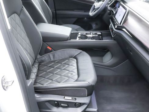 Used 2025 Volkswagen Atlas SEL Premium R-Line image 28