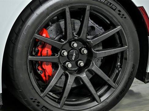Used 2020 Ford GT Carbon Series RWD image 25