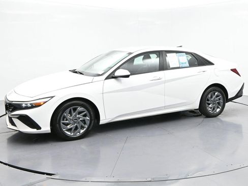 Used 2024 Hyundai Elantra SEL FWD image 4
