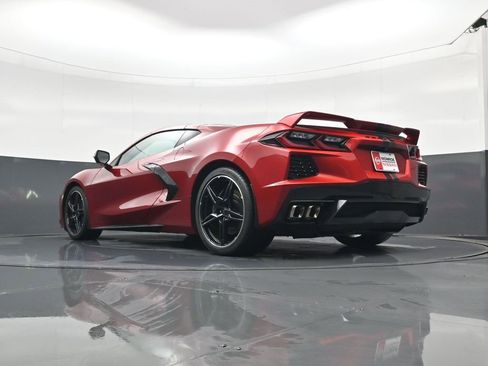Used 2021 Chevrolet Corvette Stingray Premium Cpe w/ Z51 Performance Package image 18