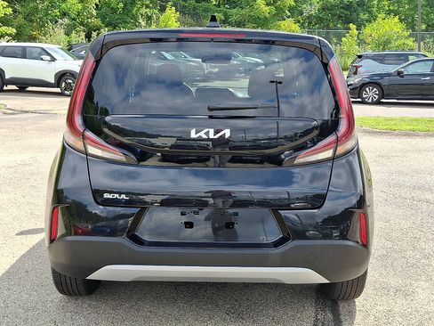 Used 2025 Kia Soul LX FWD image 5