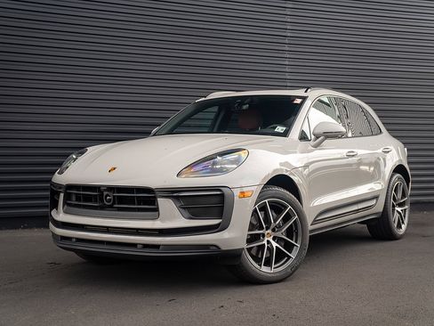 Certified 2025 Porsche Macan image 1