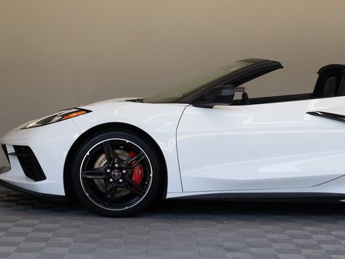 Used 2022 Chevrolet Corvette Stingray Premium Conv w/ Z51 Performance Package image 9