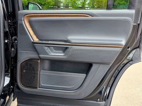 Used 2025 Rivian R1S Premium AWD/4WD image 50