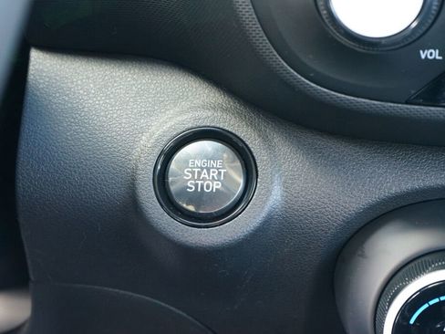 New 2025 Hyundai Venue Limited image 18