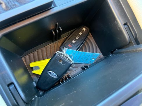 Used 2017 Ford Taurus SEL w/ Equipment Group 201A image 32