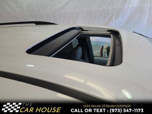 Used 2025 Toyota Sienna XLE image 5