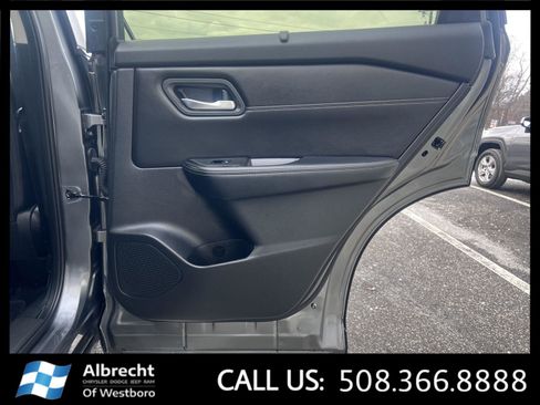 Used 2024 Nissan Rogue SV w/ SV Premium Package image 19