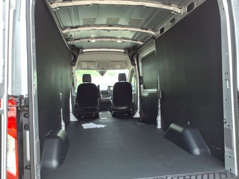 New 2026 Ford Transit 250 148 Medium Roof w/ Load Area Protection Package RWD image 11