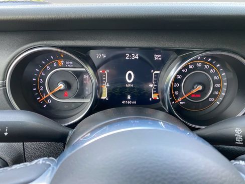 Used 2021 Jeep Wrangler Unlimited Sahara w/ Dual Top Group AWD/4WD image 31
