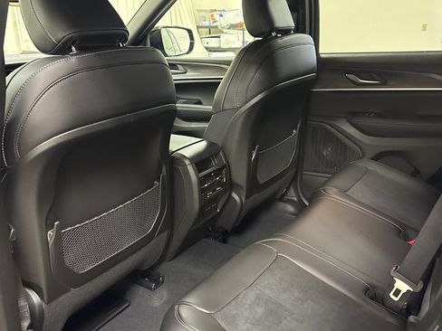 New 2026 Jeep Grand Cherokee Altitude AWD/4WD image 21