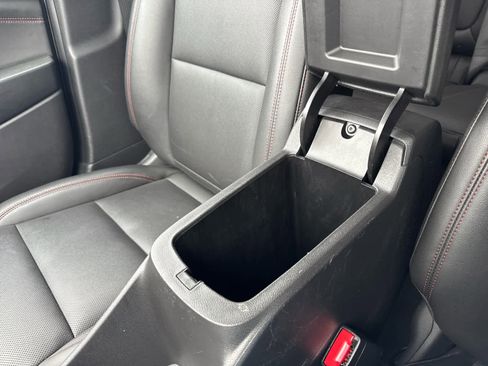 Used 2025 Chevrolet Trax RS image 24