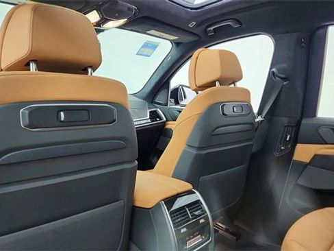 Used 2025 BMW X7 xDrive40i w/ M Sport Package image 34